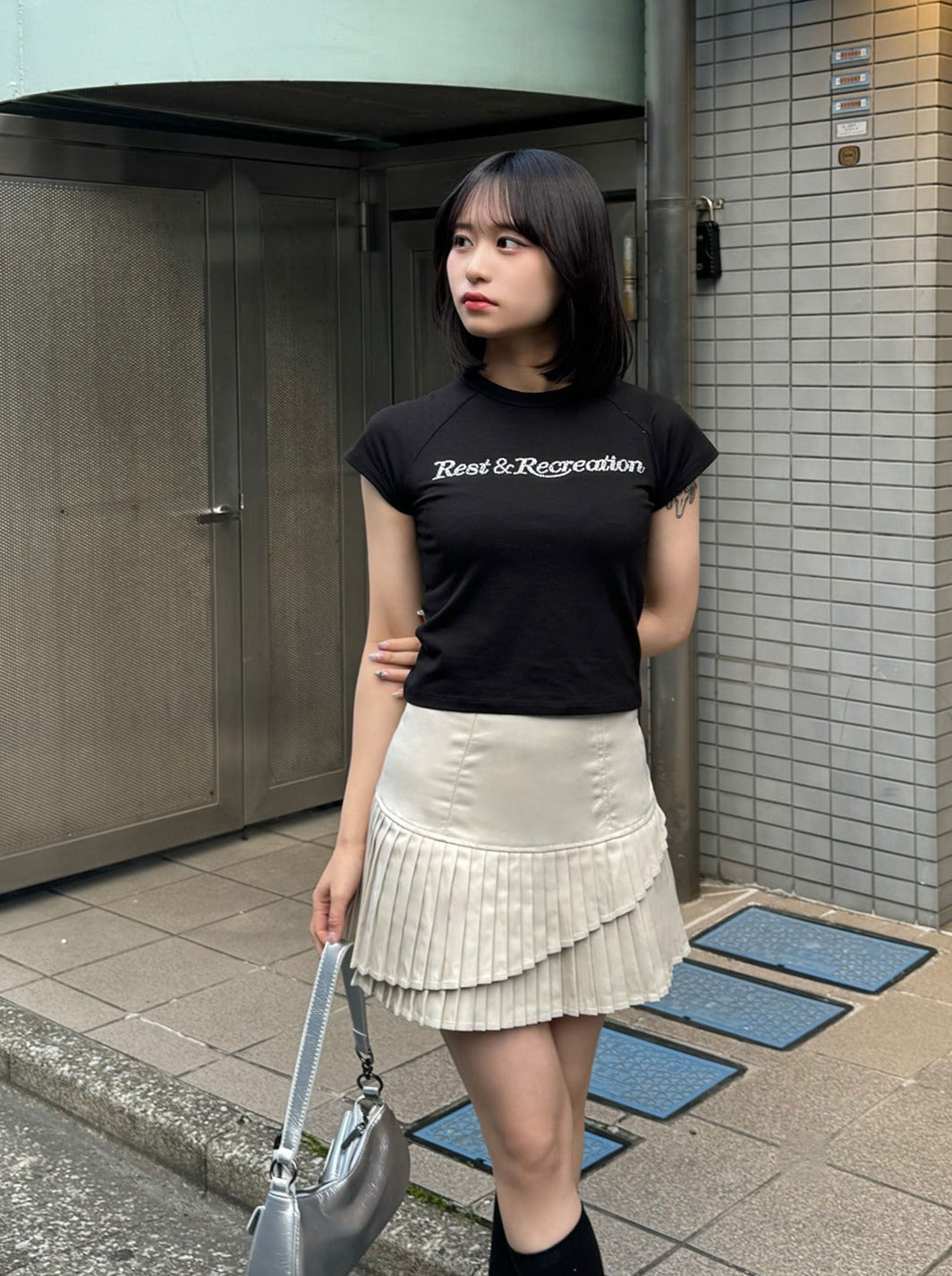 アンバランスプリーツミニスカート – ANDOR ONLINE 