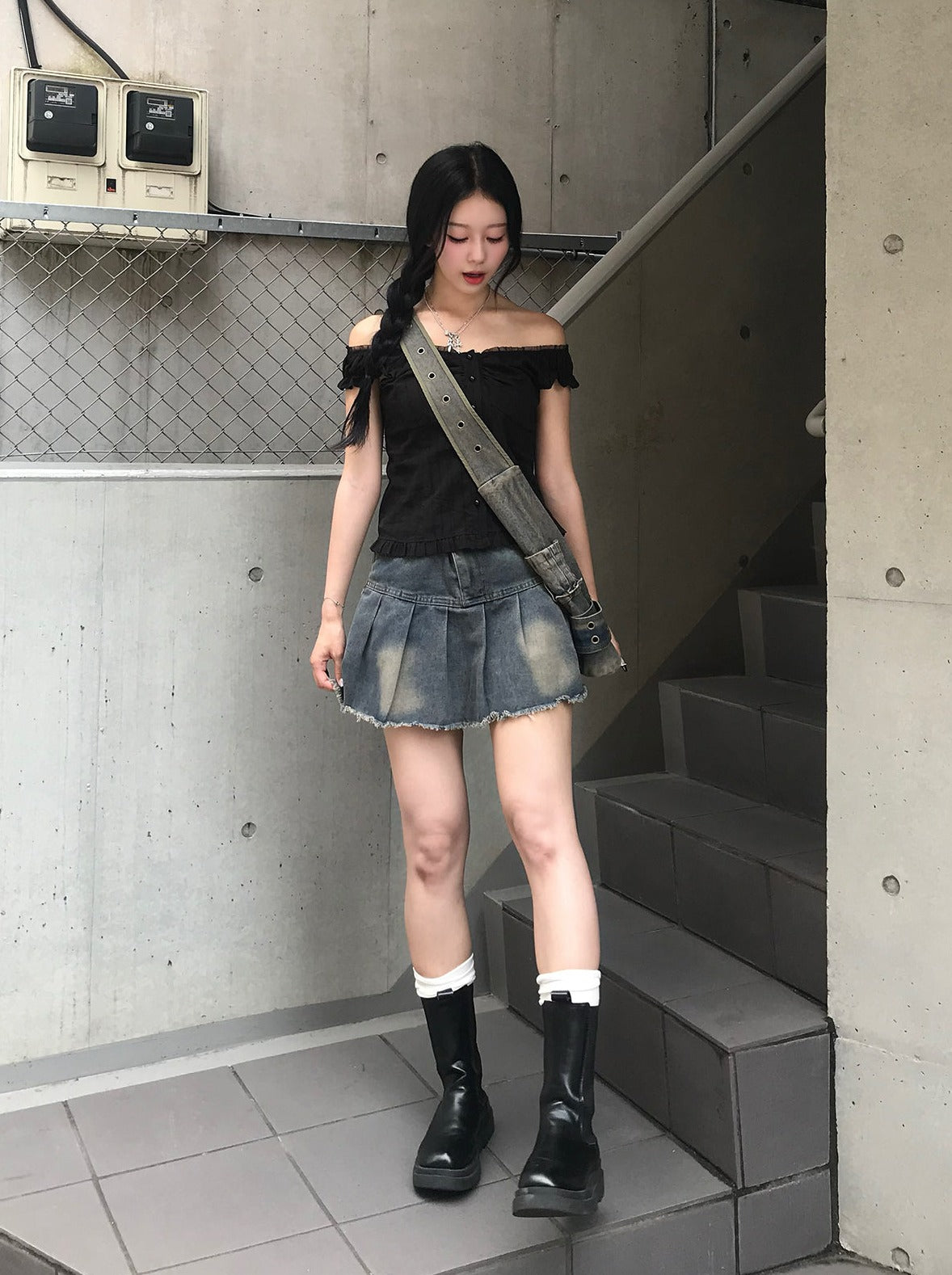 フリンジヘムプリーツデニムミニスカート – ANDOR ONLINE 