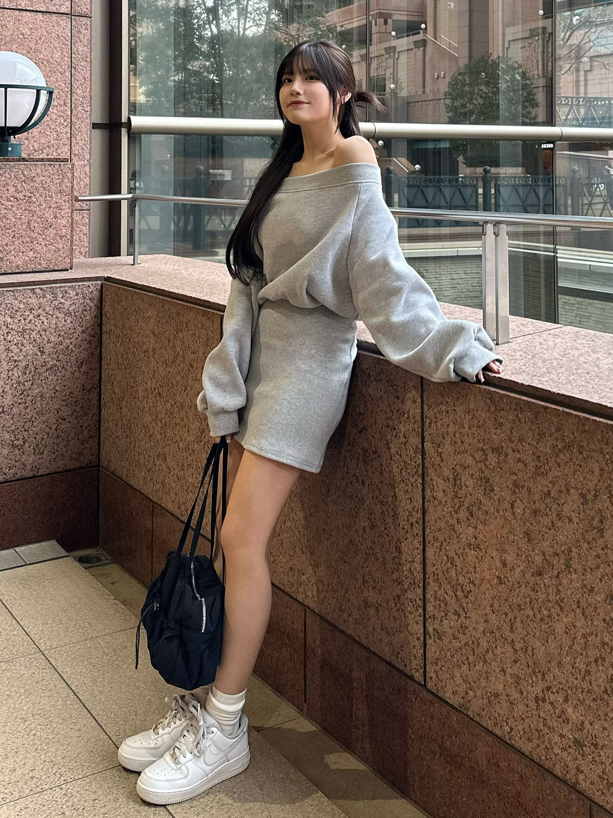 露肩運動衫緊身迷你連衣裙