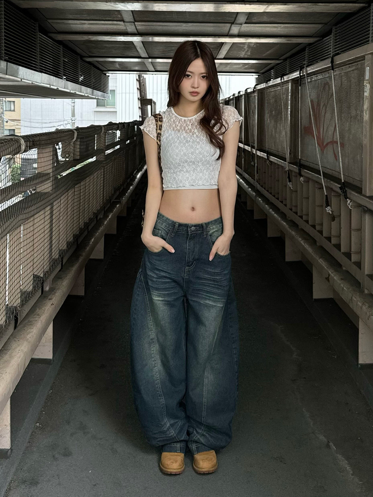 크롭 시스루 레이스 컷소