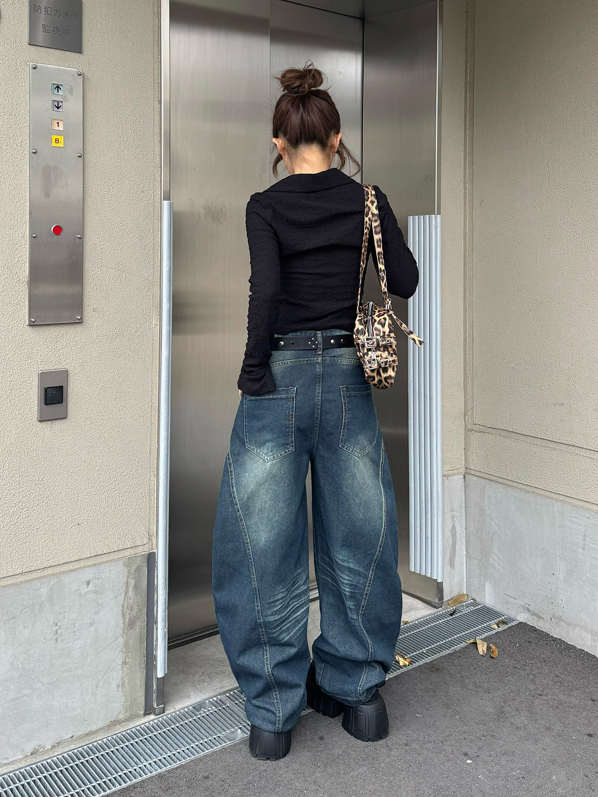 バルーンシルエットウォッシュデニムパンツ