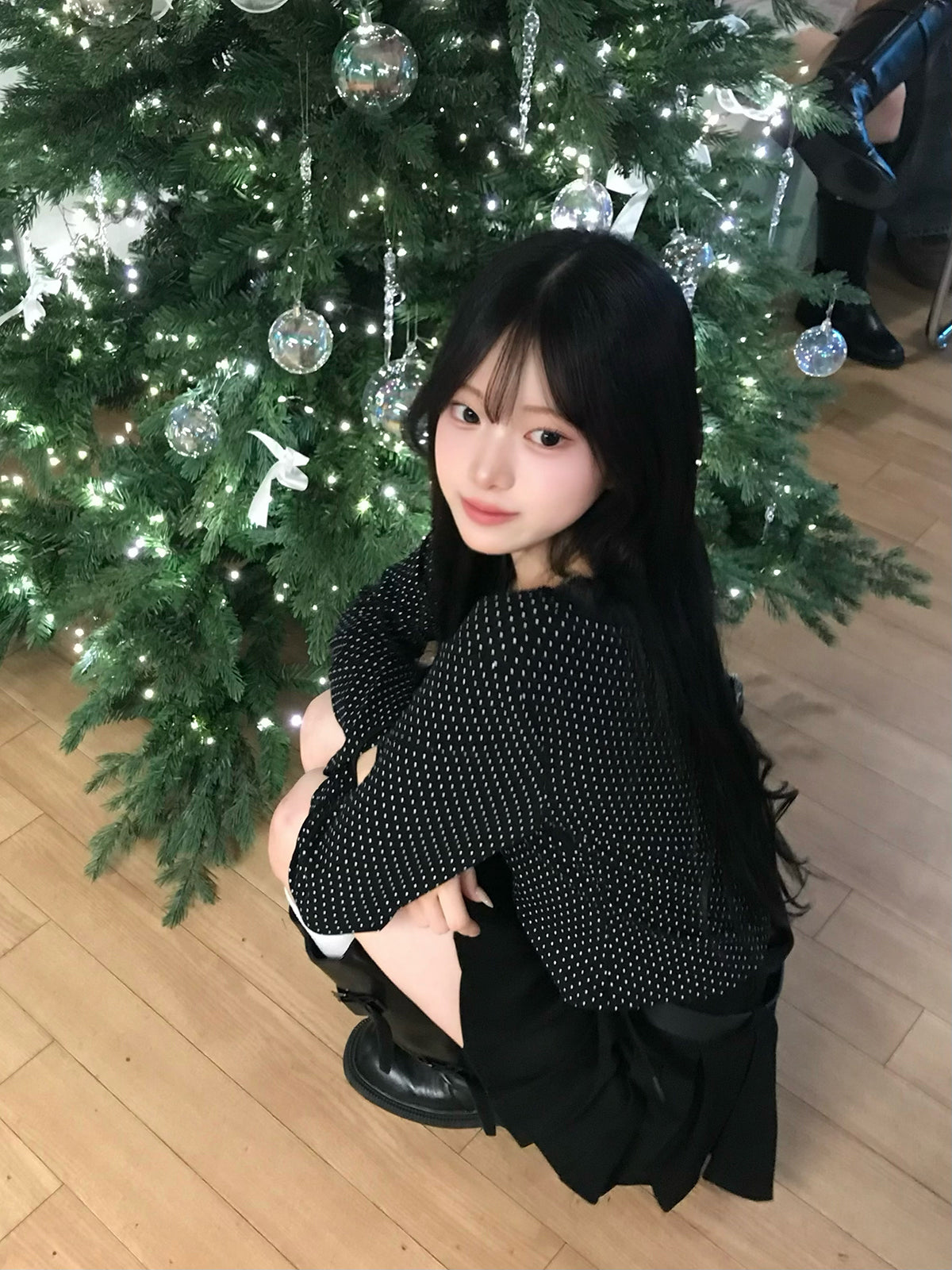 ドットレースVネックカットソー