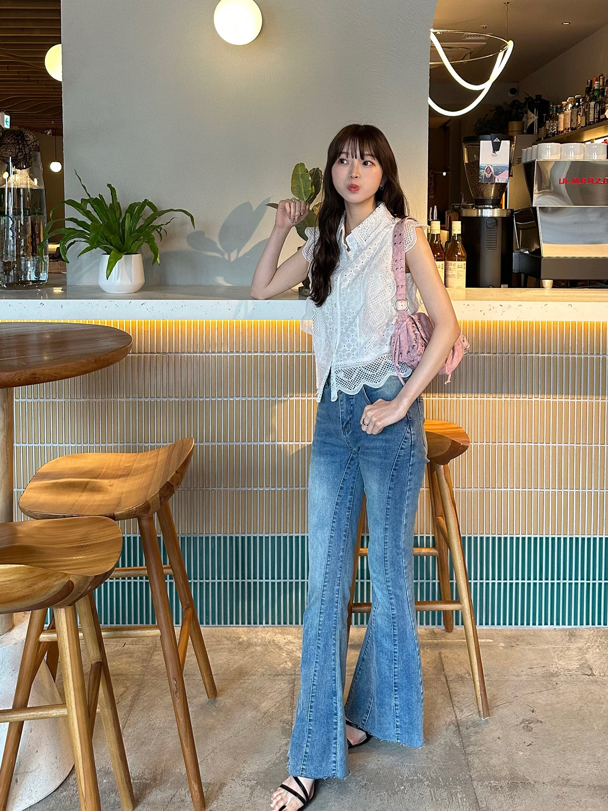 펀칭 그레이스 민소매 블라우스