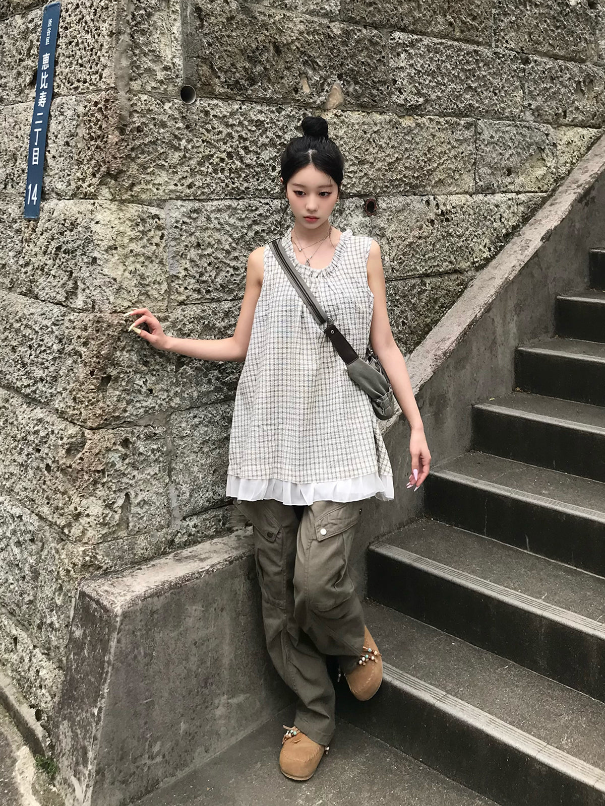 打褶弧线工装裤