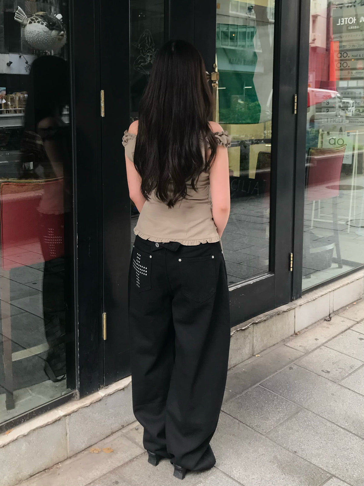 クロススタッズブラックデニムパンツ