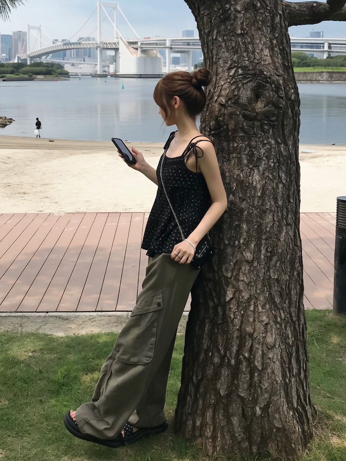 タックフレアフラワーキャミソール