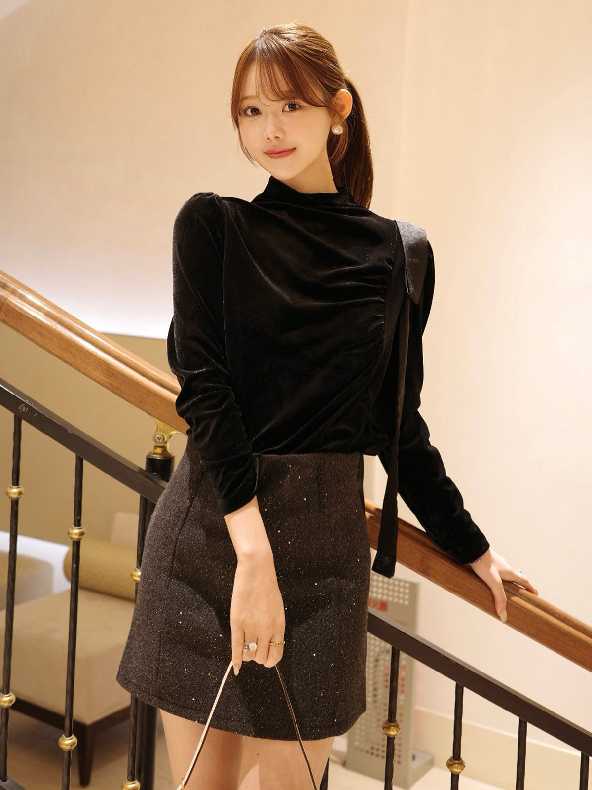 ショルダータイハイネックベロアカットソー – ANDOR ONLINE