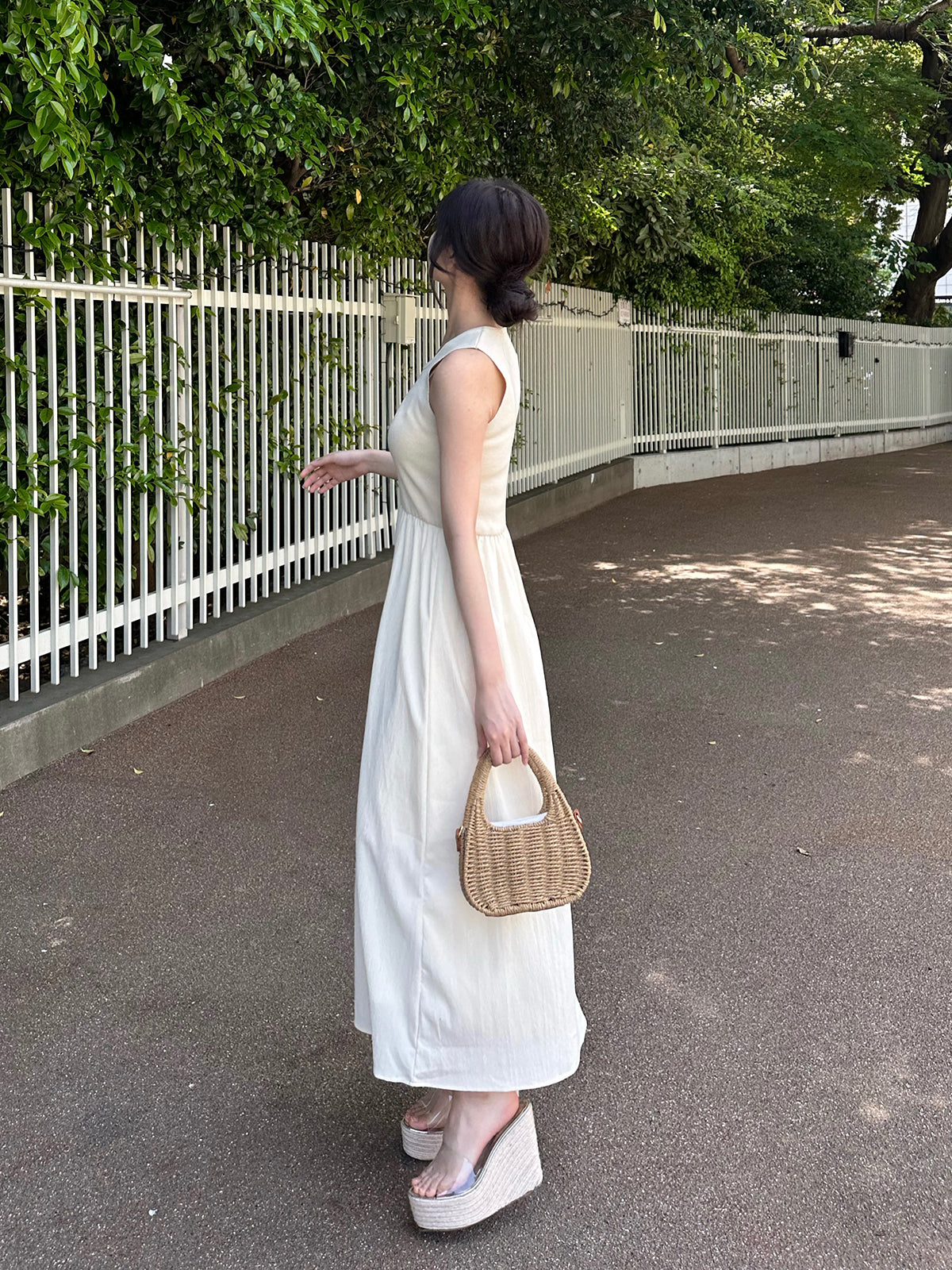 Sleeveless docking dress