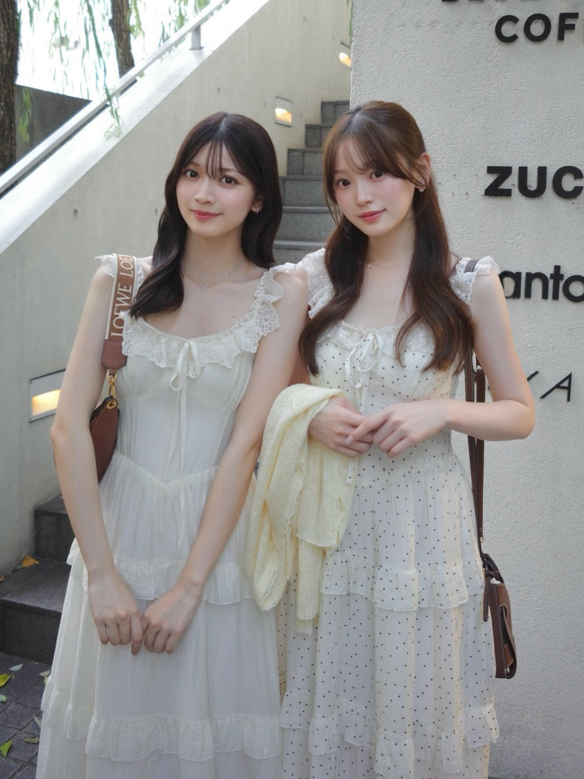 ショルダーレースティアードワンピース