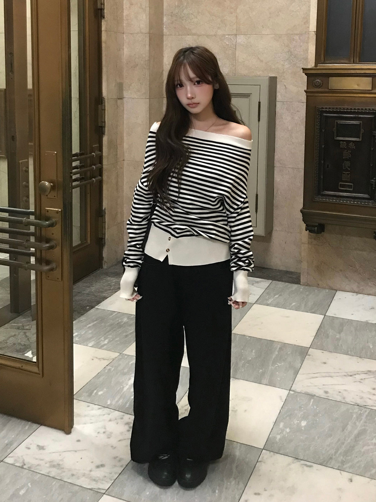 オフショルボーダーボタンニット