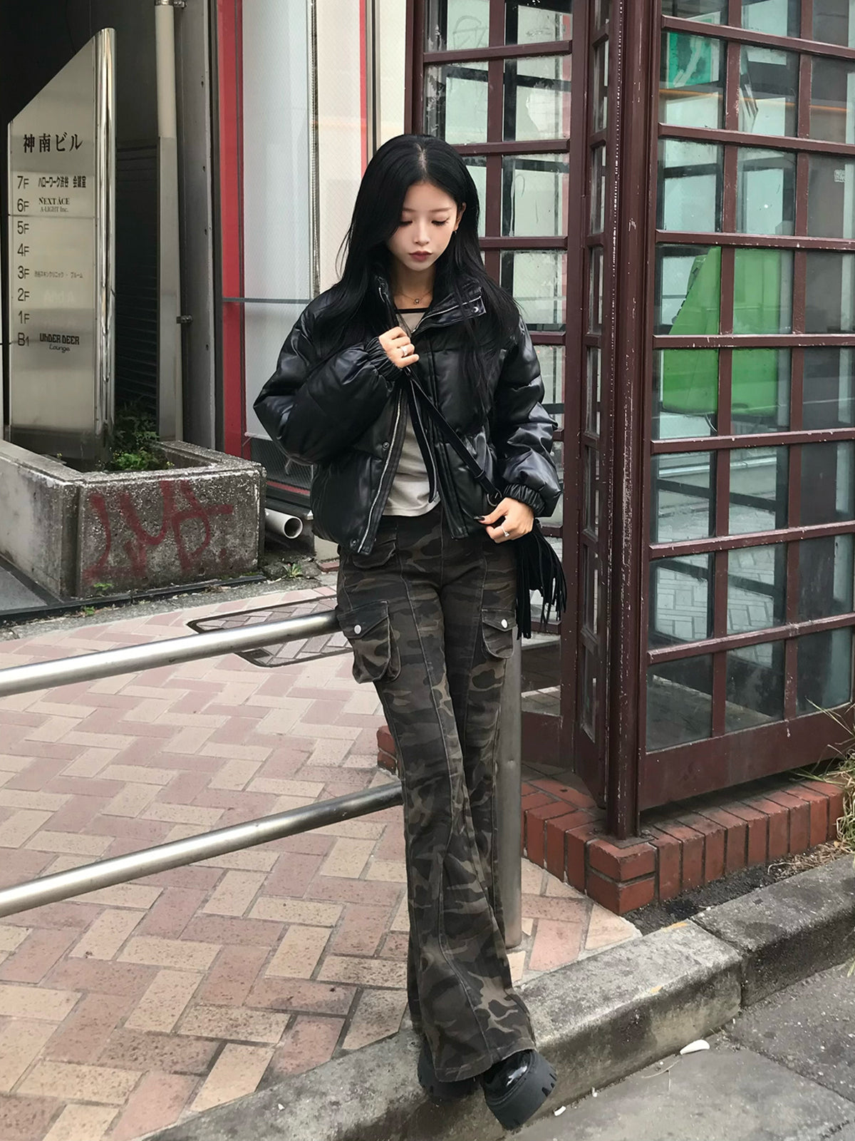 迷彩喇叭牛仔裤