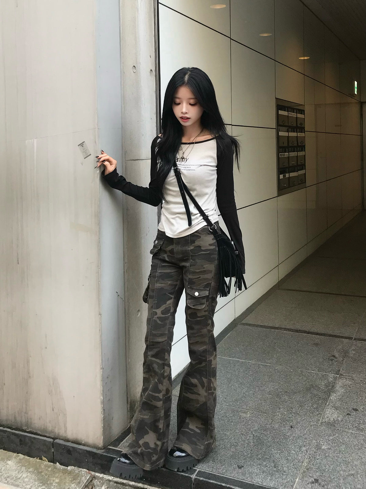 迷彩喇叭牛仔裤