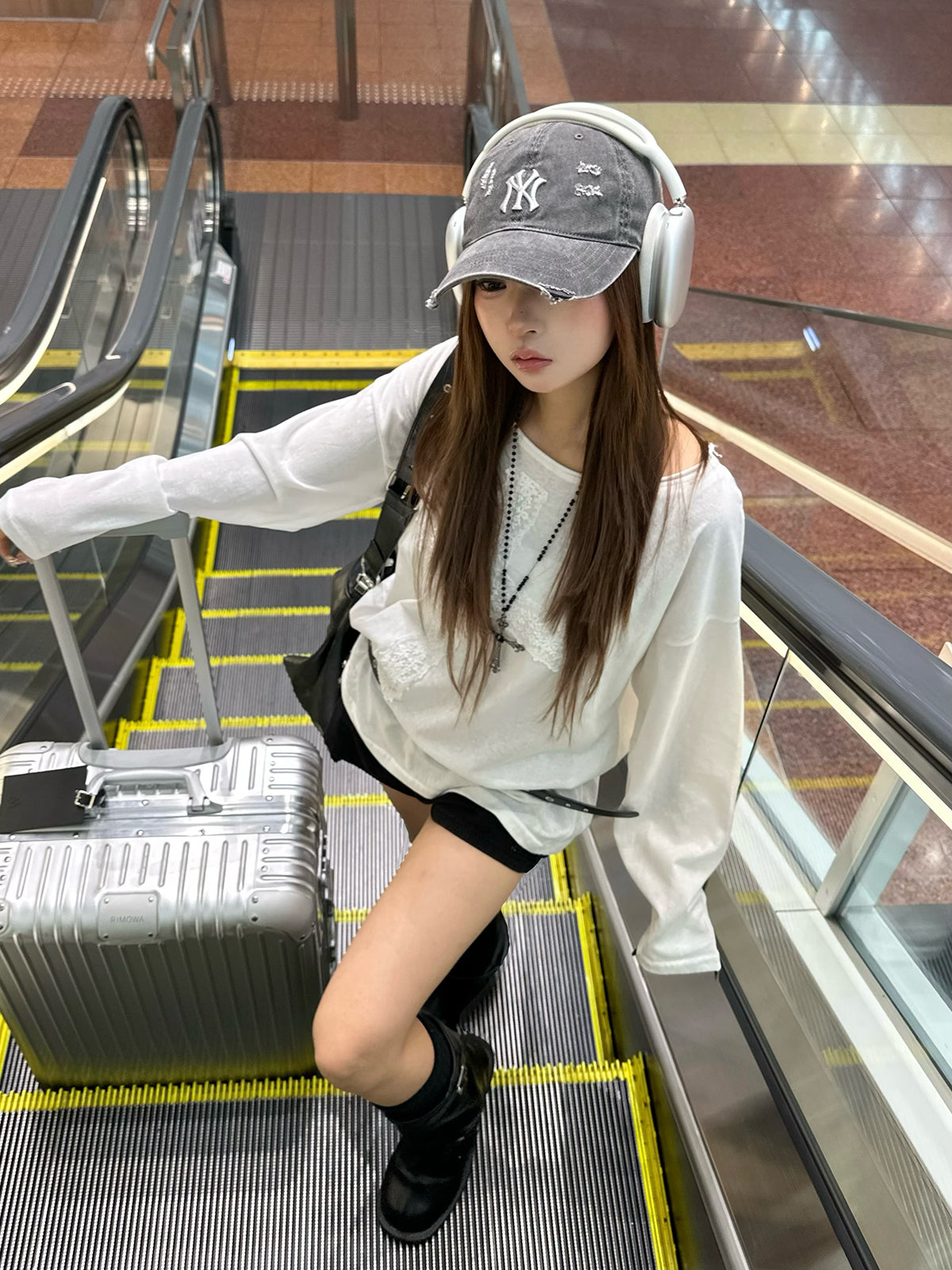 蕾丝十字长袖T恤