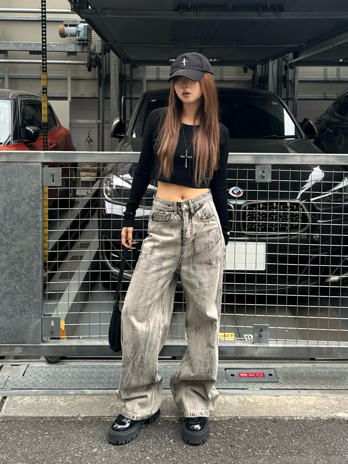 グレーウォッシュデニムパンツ