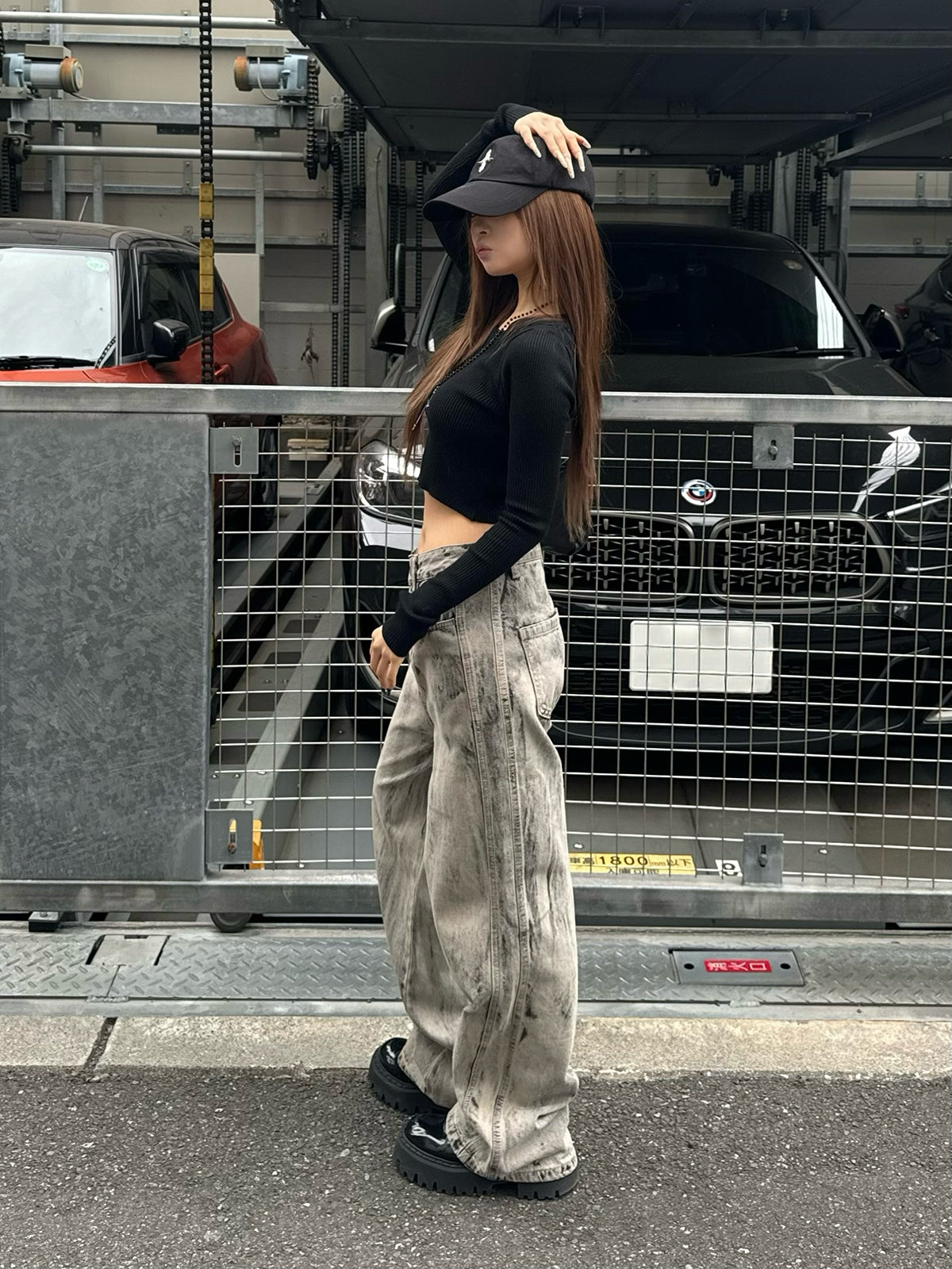 グレーウォッシュデニムパンツ