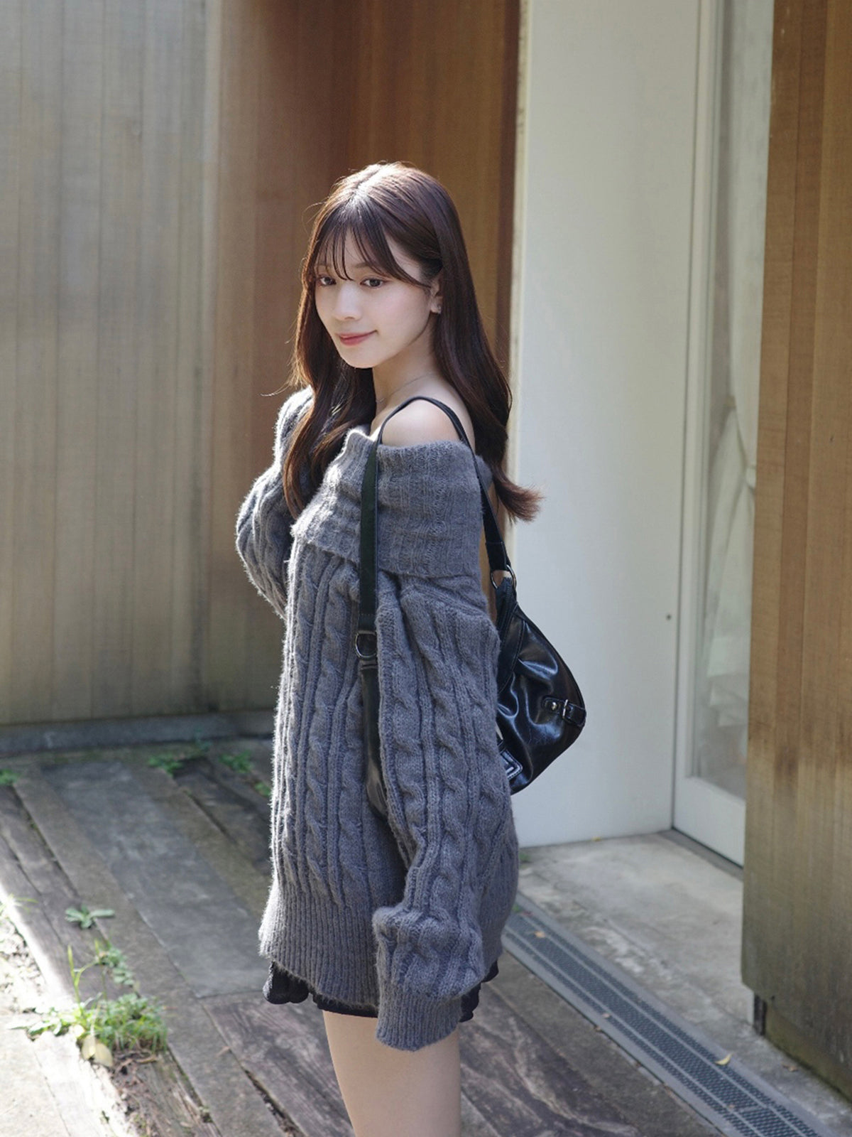 オフショルダーケーブルニット – ANDOR ONLINE