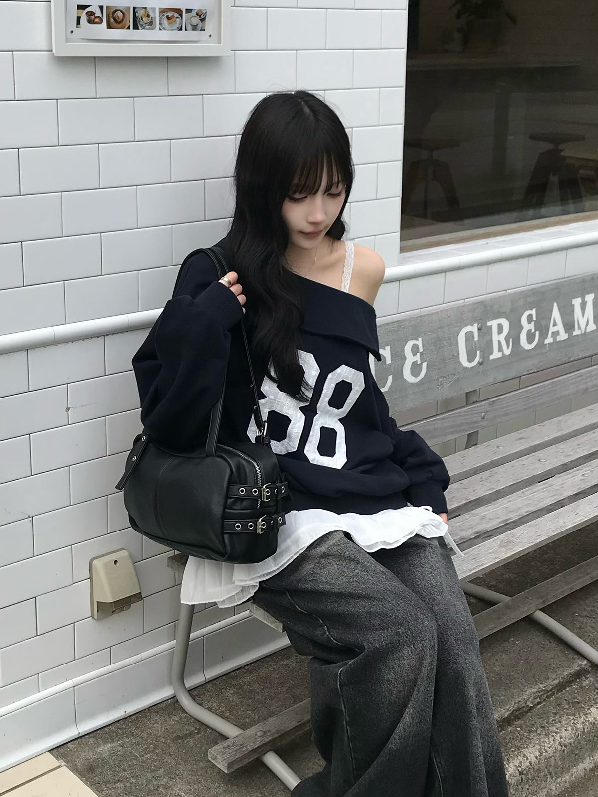 レースロゴオフショルスウェット