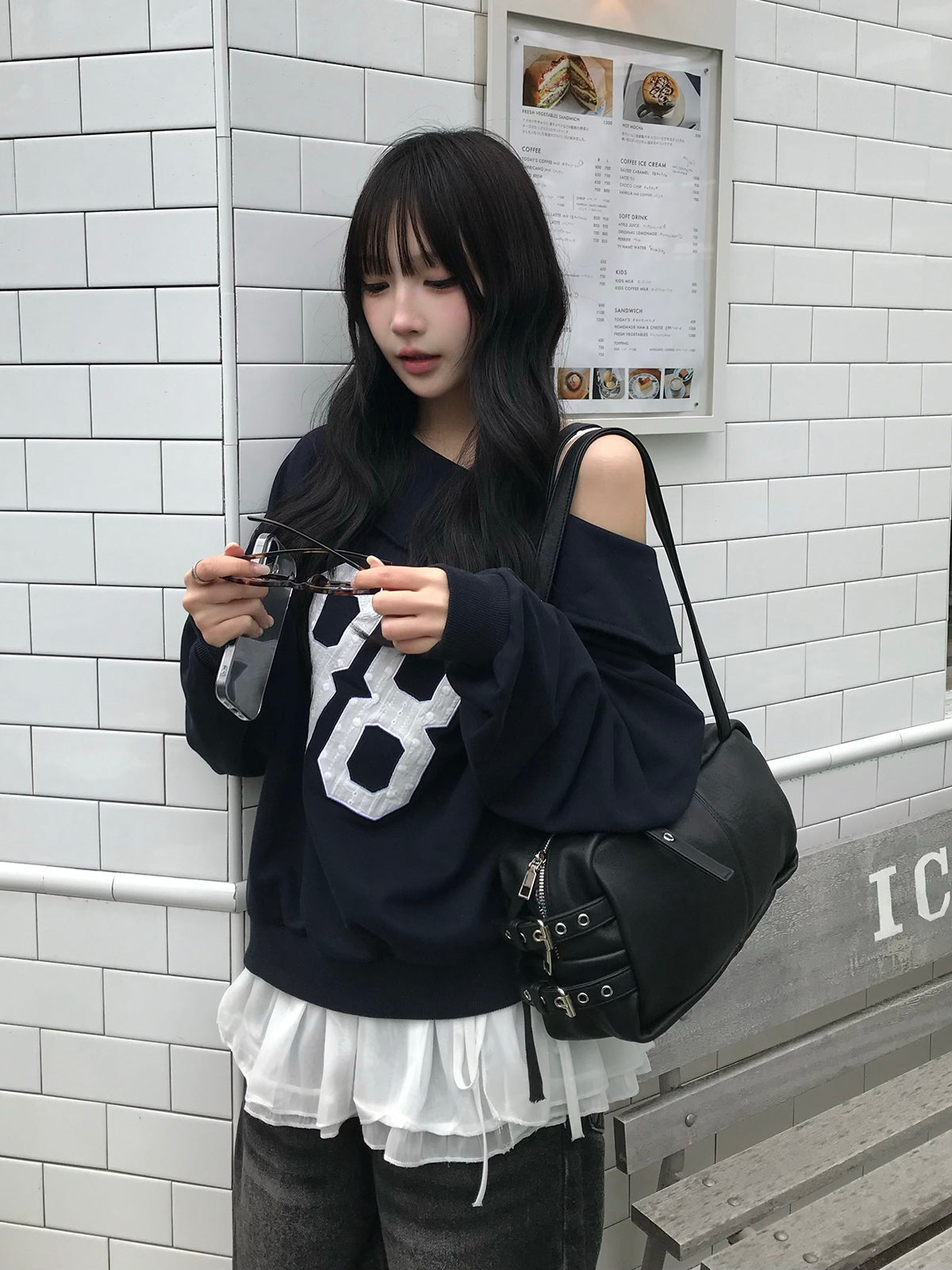 レースロゴオフショルスウェット