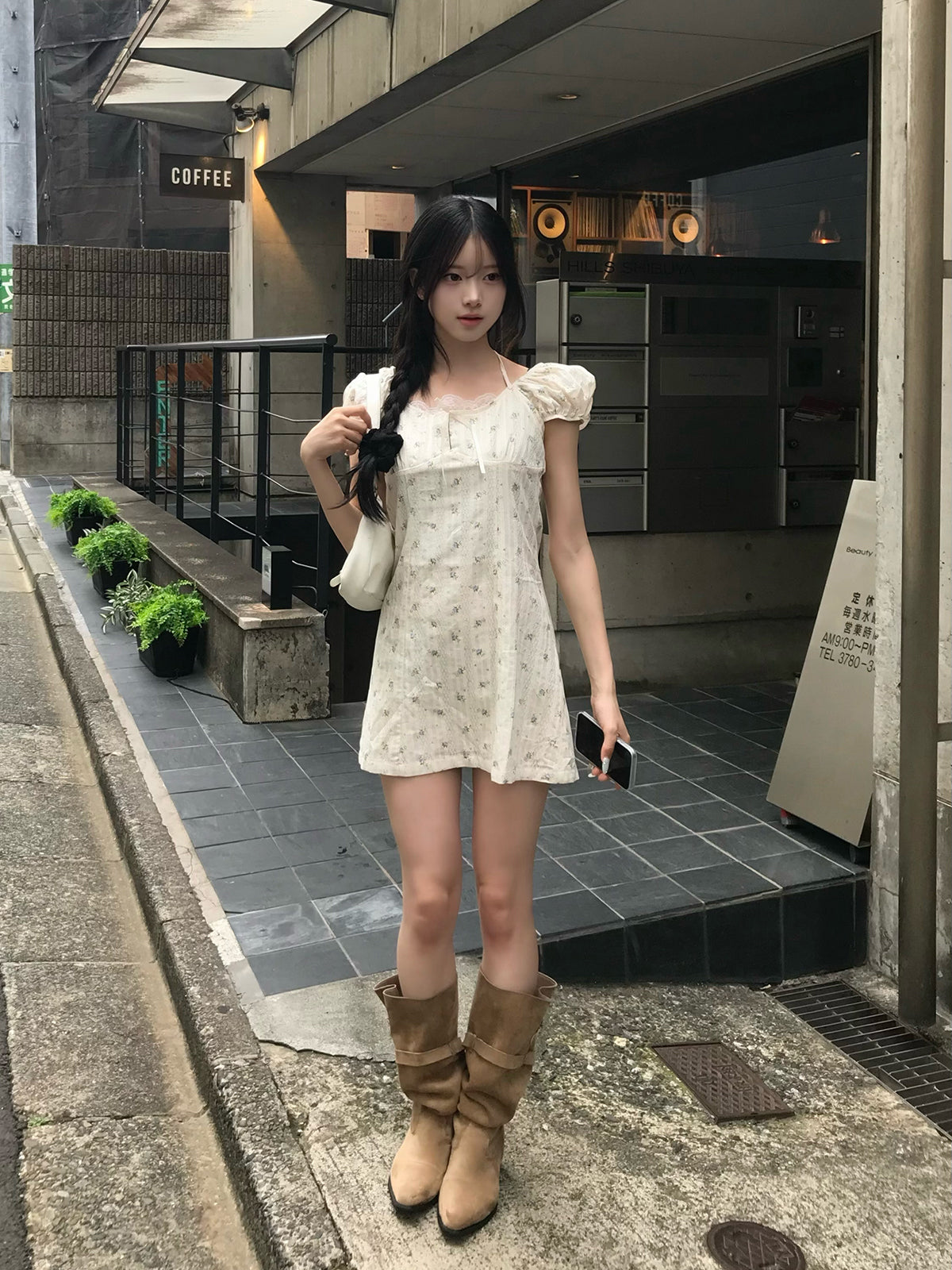 フラワーレースデザインホルターミニワンピース