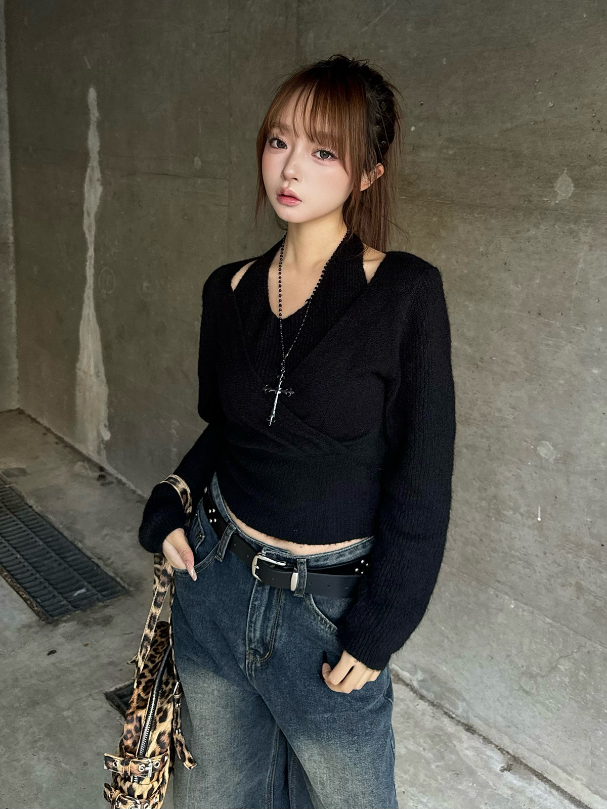 ホルターネックカシュクールニット