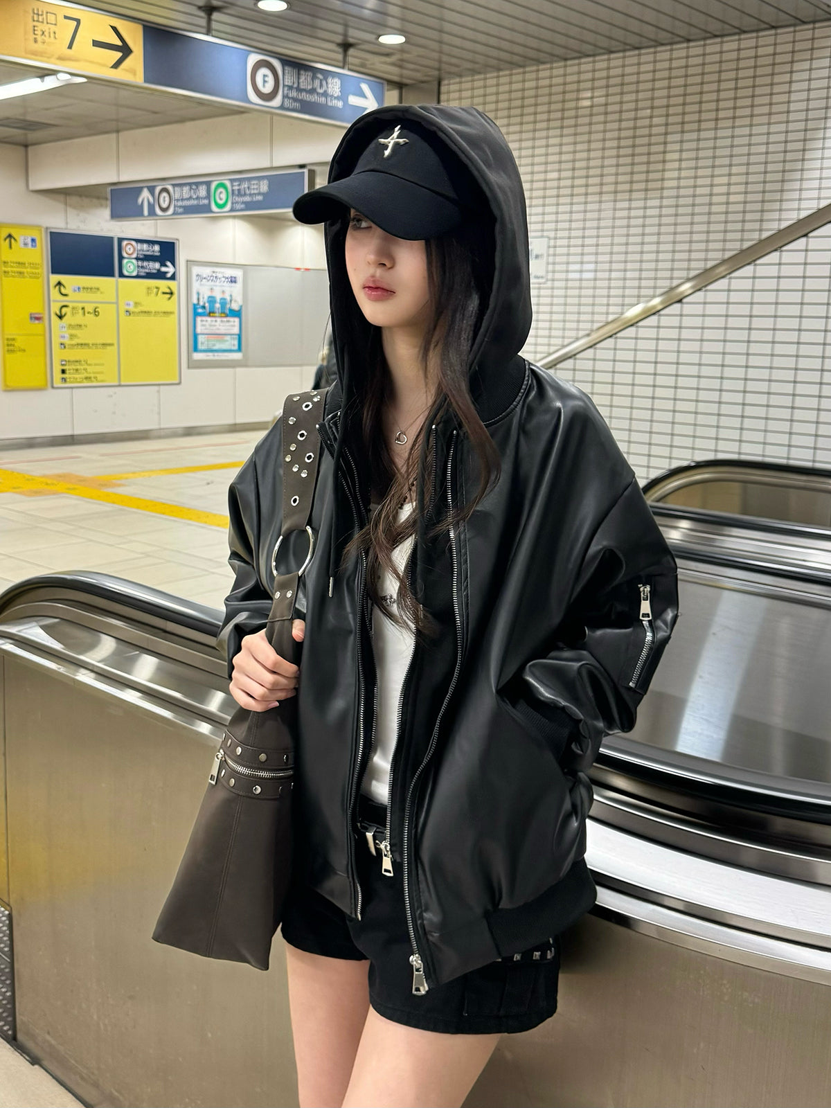 フーディージップレザータッチジャケット