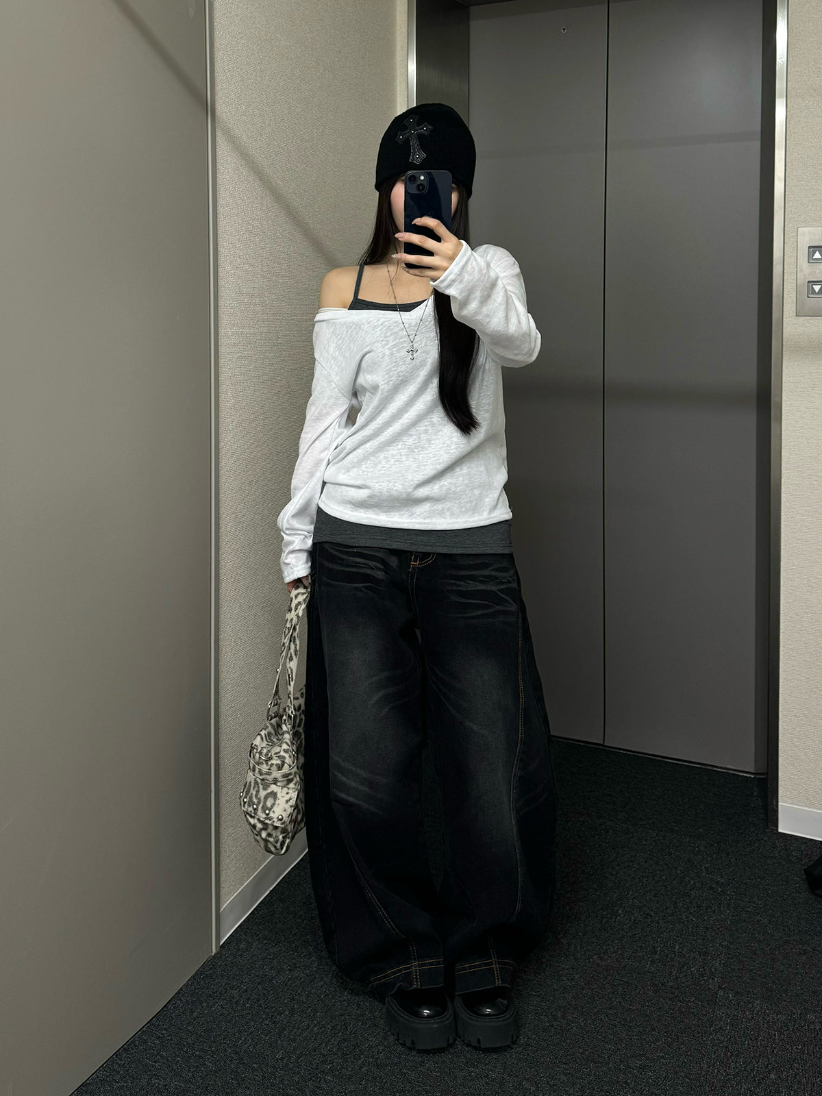 バックデザインルーズカットソー