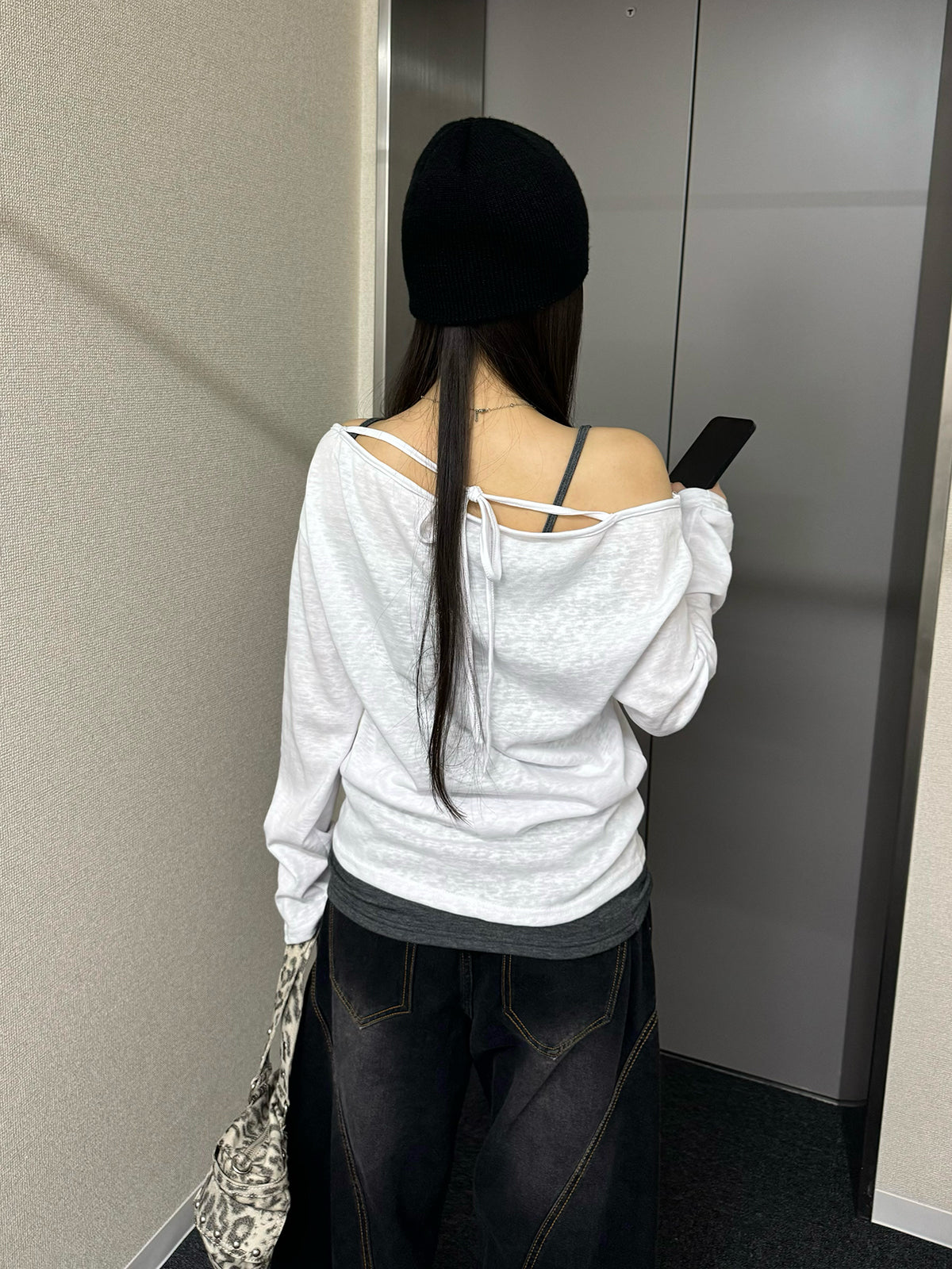 バックデザインルーズカットソー