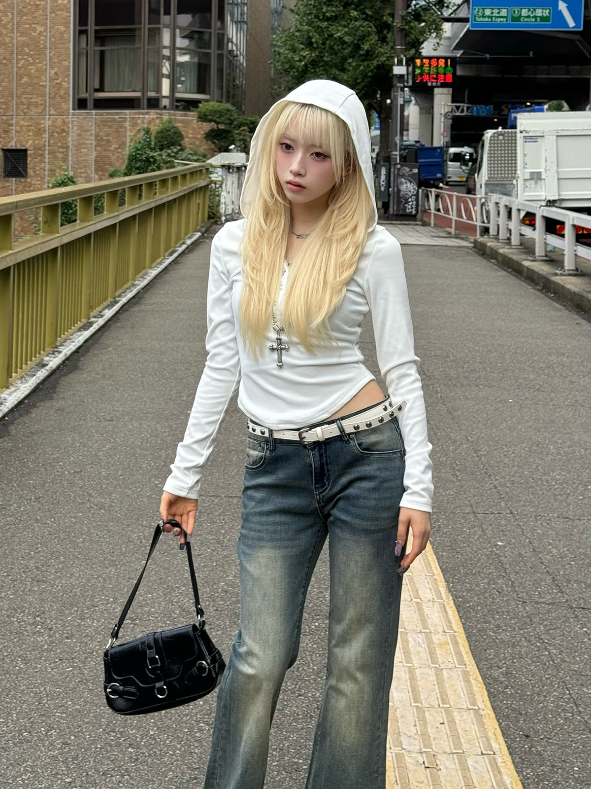 洗水半喇叭牛仔裤