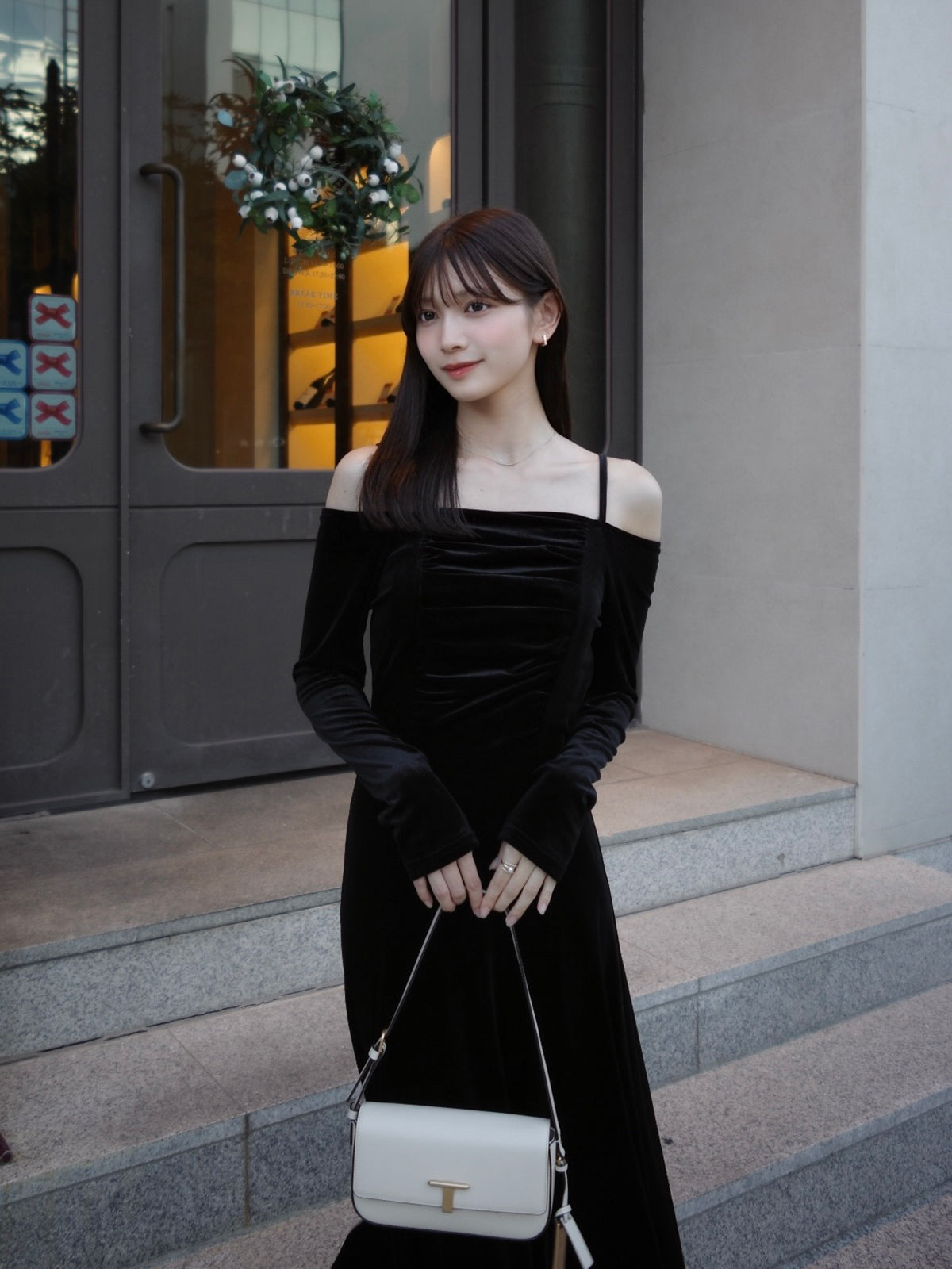 ウエストレースベロアワンピ　andrea&co. ギャザーオフショルベロアワンピース – ANDOR ONLINE