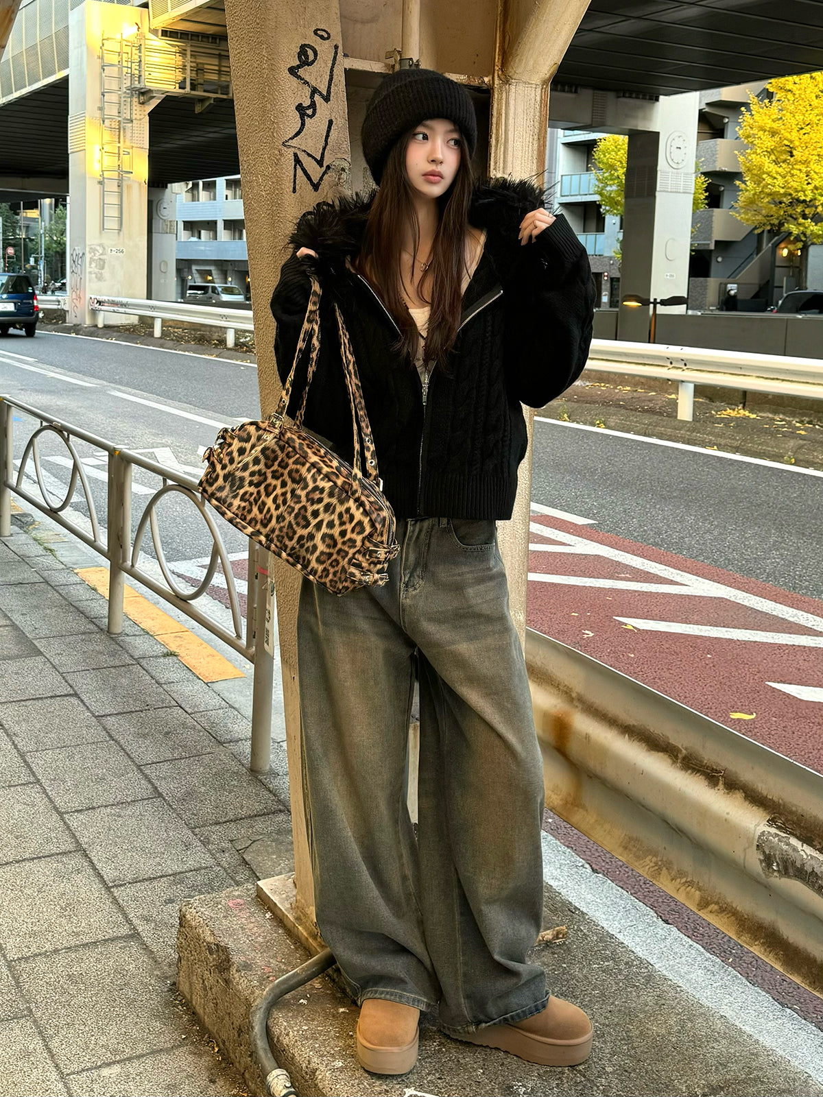 ツイストニットファータッチフーディーパーカー – ANDOR ONLINE