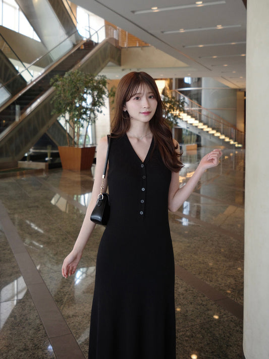 フロントボタンフレアノースリーブニットワンピース【5月上旬予約】