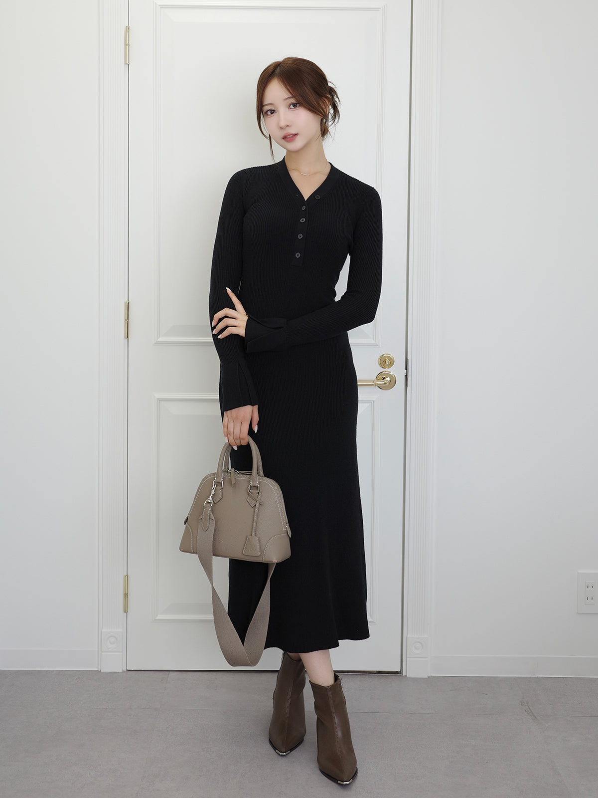 フロントボタンフレアニットワンピース