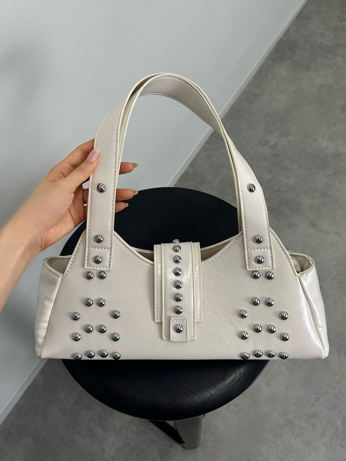 レザータッチスタッズハンドバッグ – ANDOR ONLINE