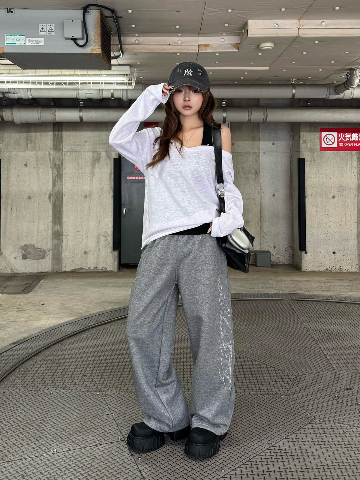 バックデザインルーズカットソー