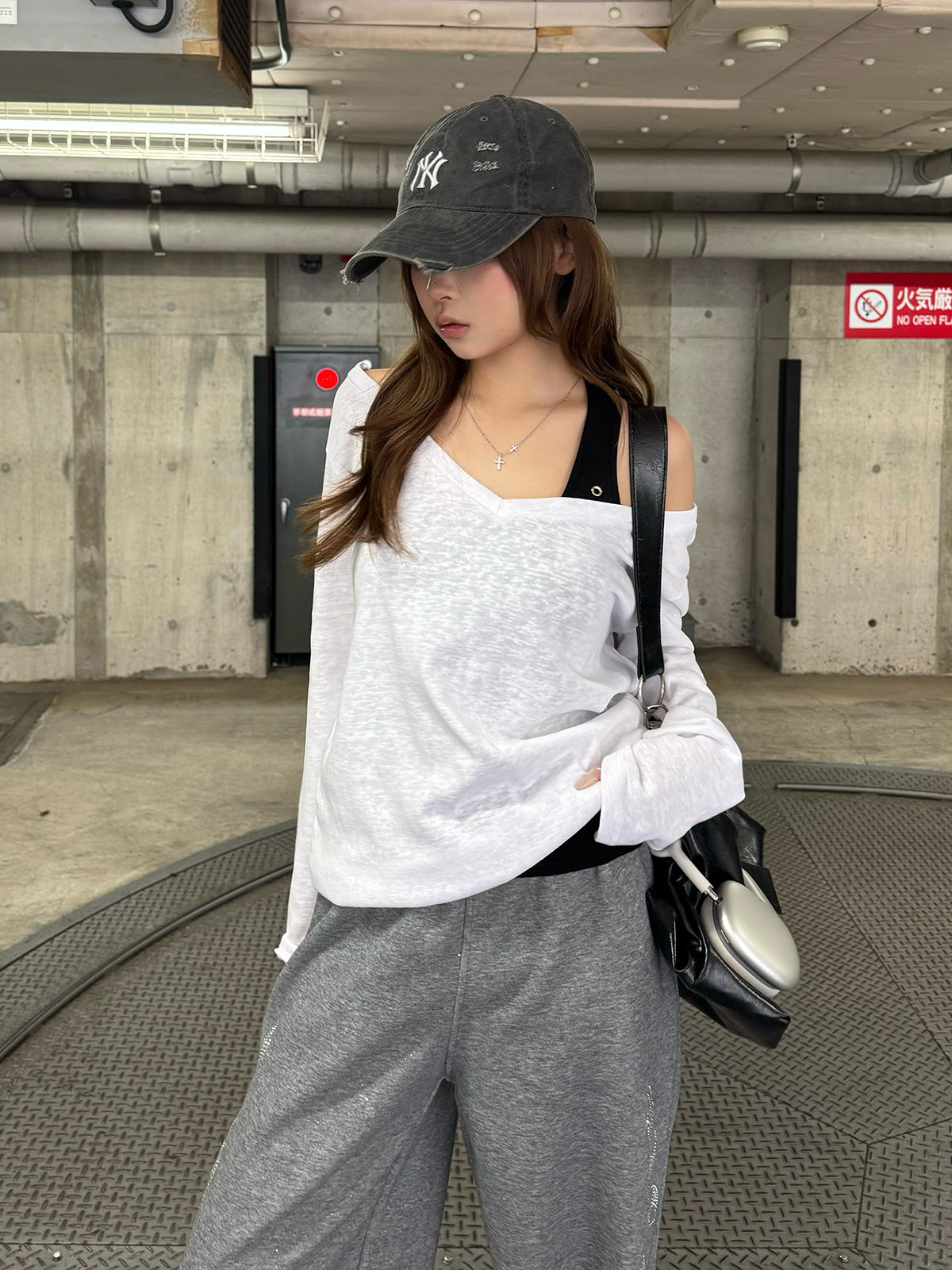 バックデザインルーズカットソー