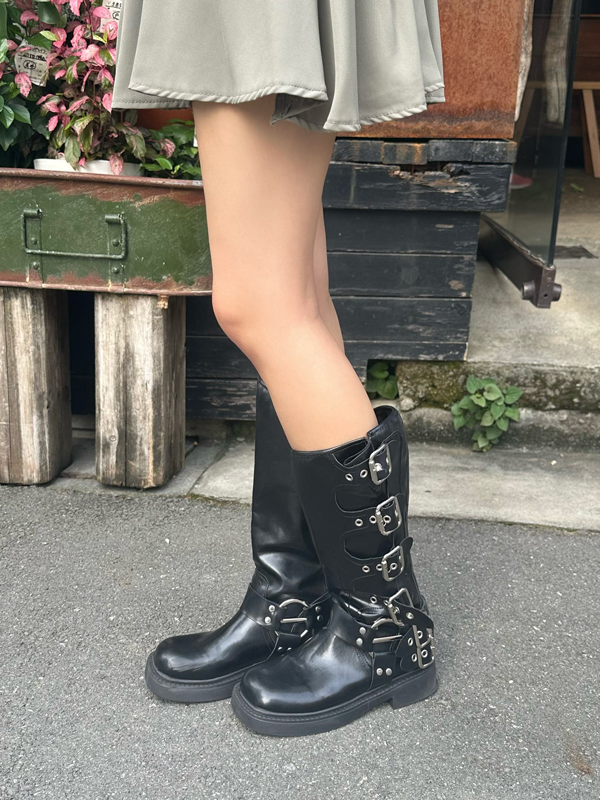 Belt design biker boots