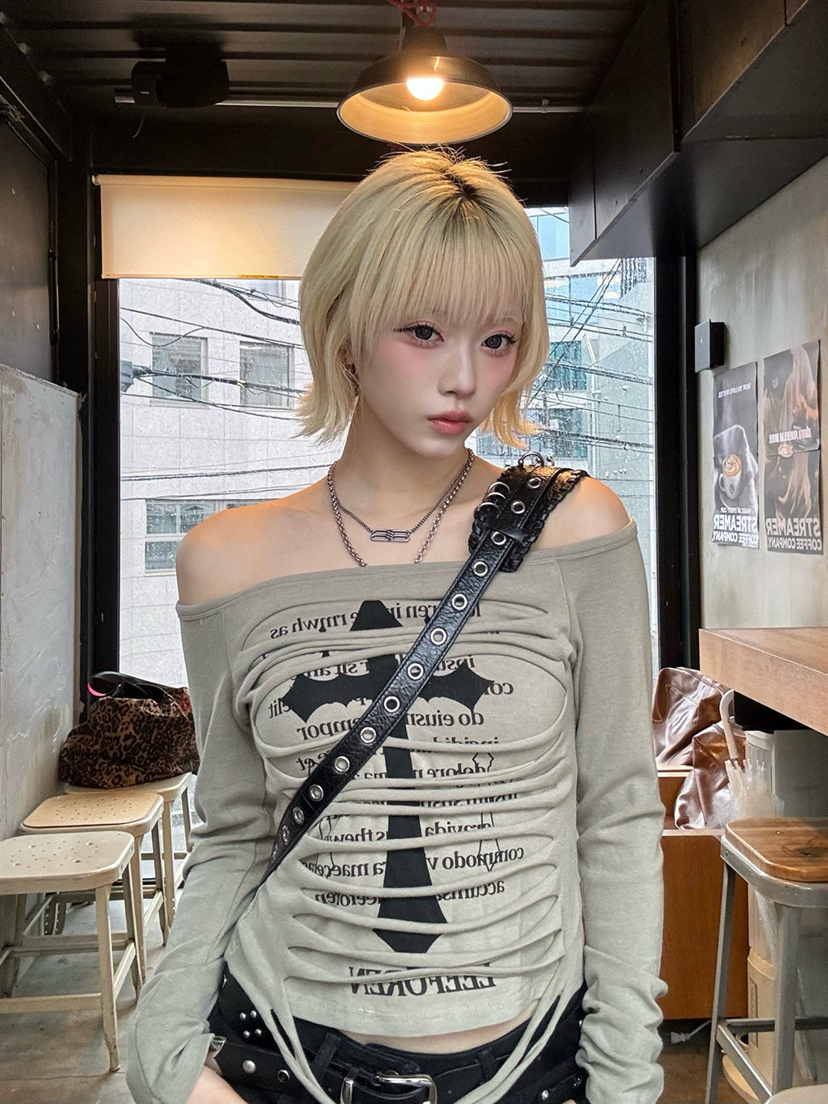 クロスカットダメージカットソー