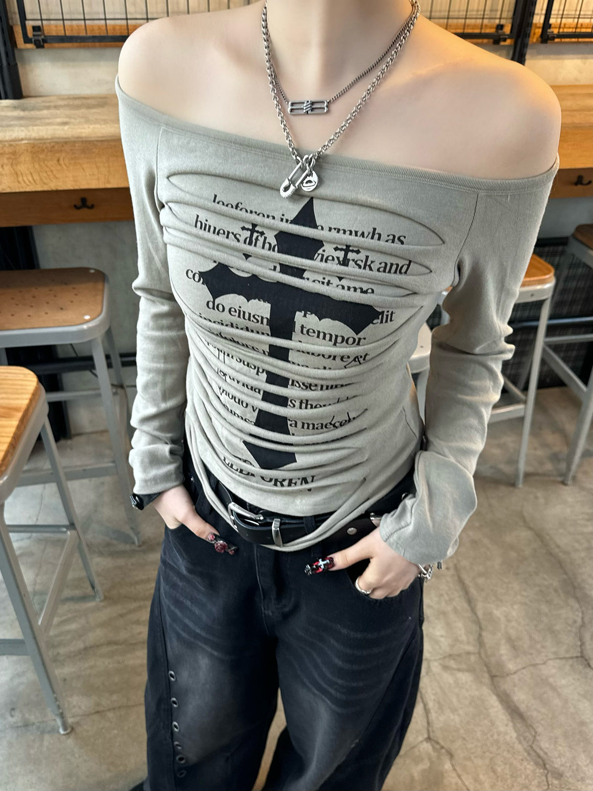 クロスカットダメージカットソー