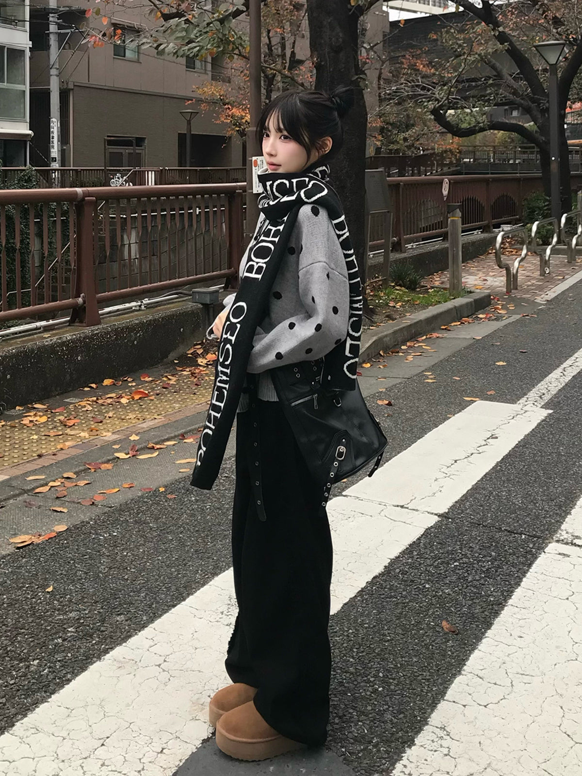 フリンジワイドブラックデニムパンツ