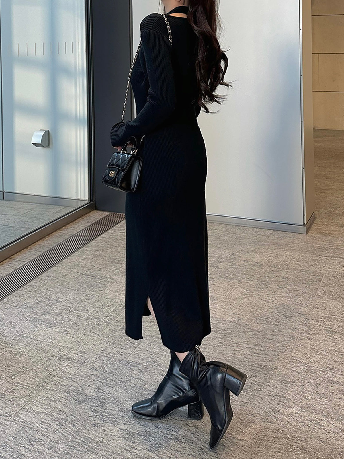 ホルターネックリブニットワンピース