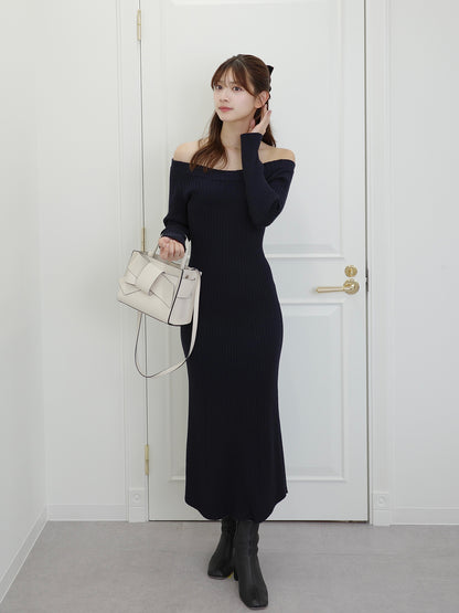 オフショルリブニットワンピース