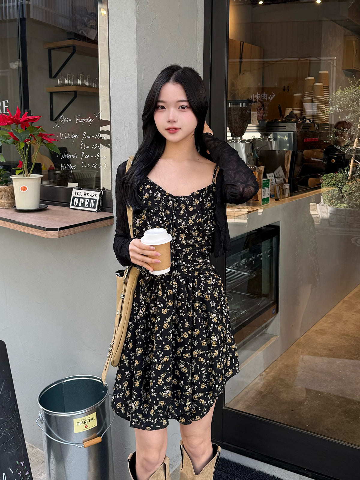 アンバランスヘムフラワーミニワンピース