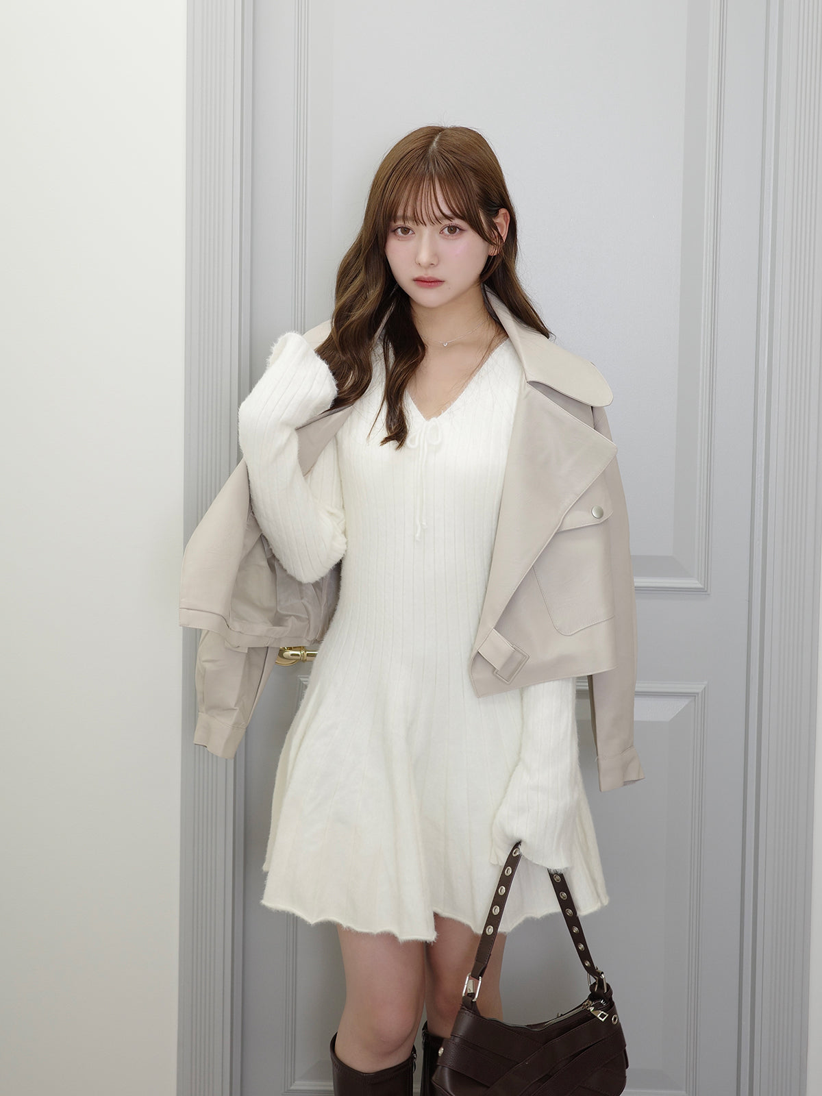 Vネックリボンニットミニワンピース – ANDOR ONLINE