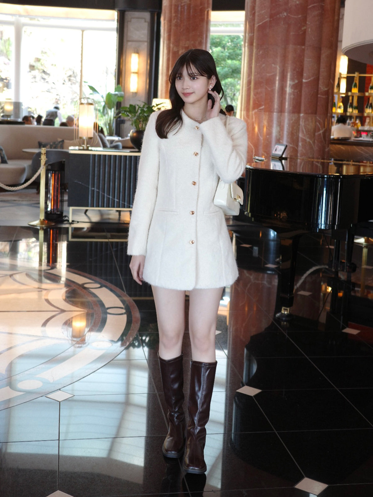 ゴールドボタンシルエットミドルコート