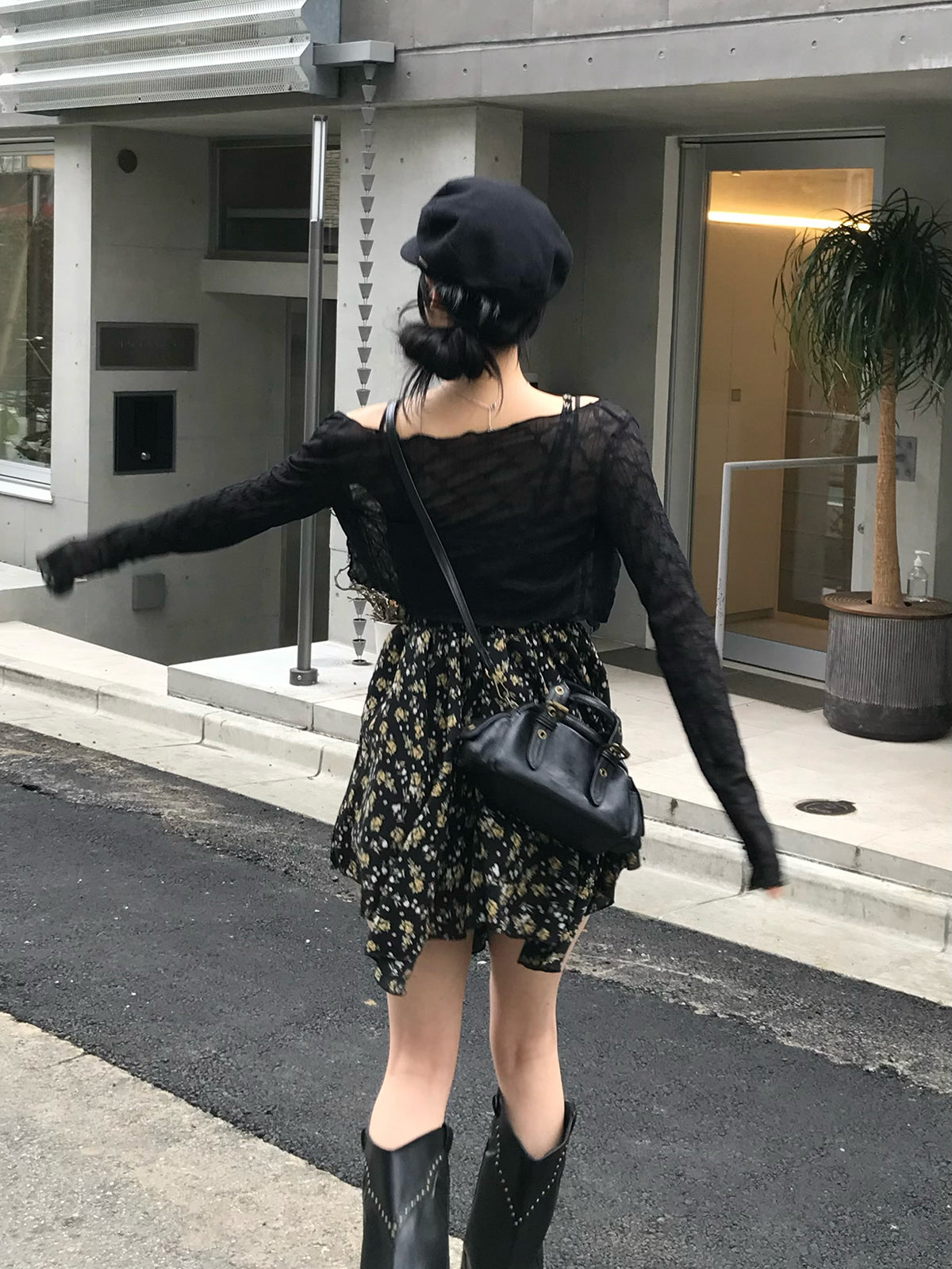 アンバランスヘムフラワーミニワンピース