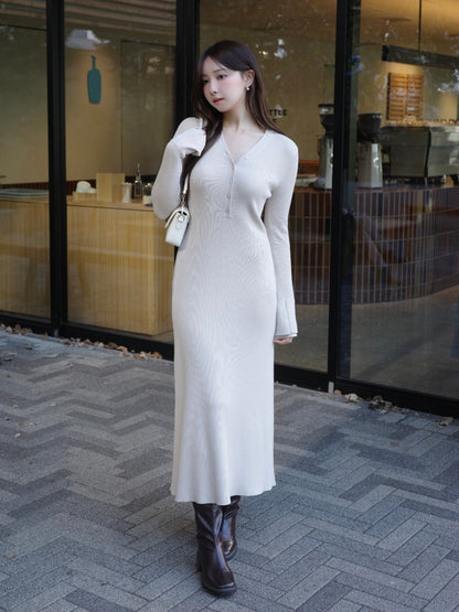 【新色・新素材】フロントボタンフレアニットワンピース