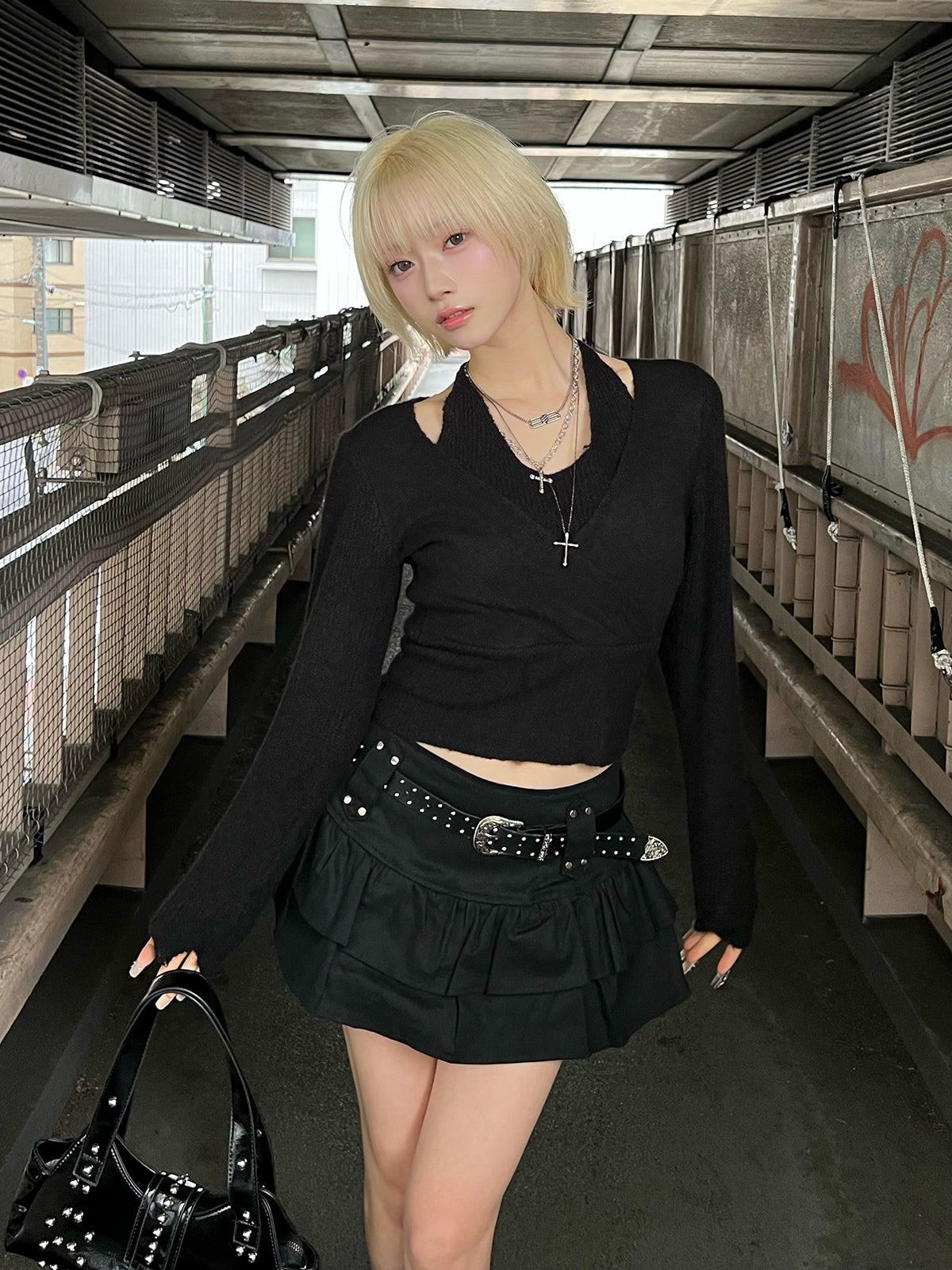 ホルターネックカシュクールニット