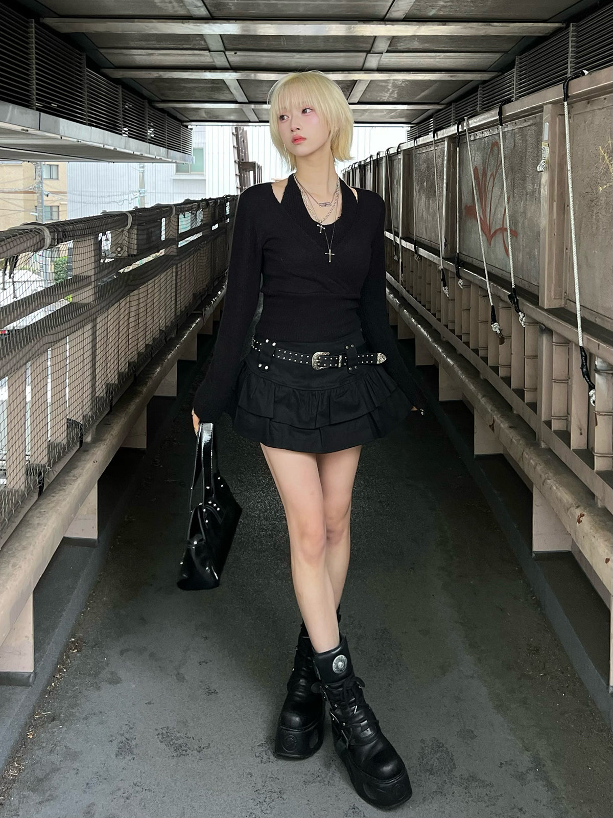 ホルターネックカシュクールニット