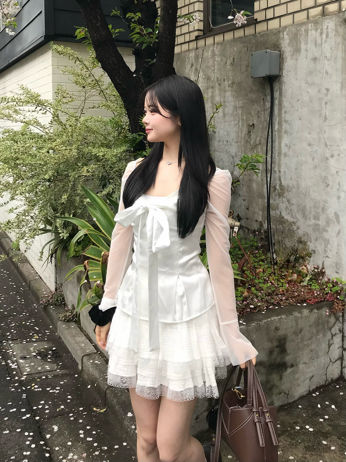 シアースリーブサテンリボンブラウス