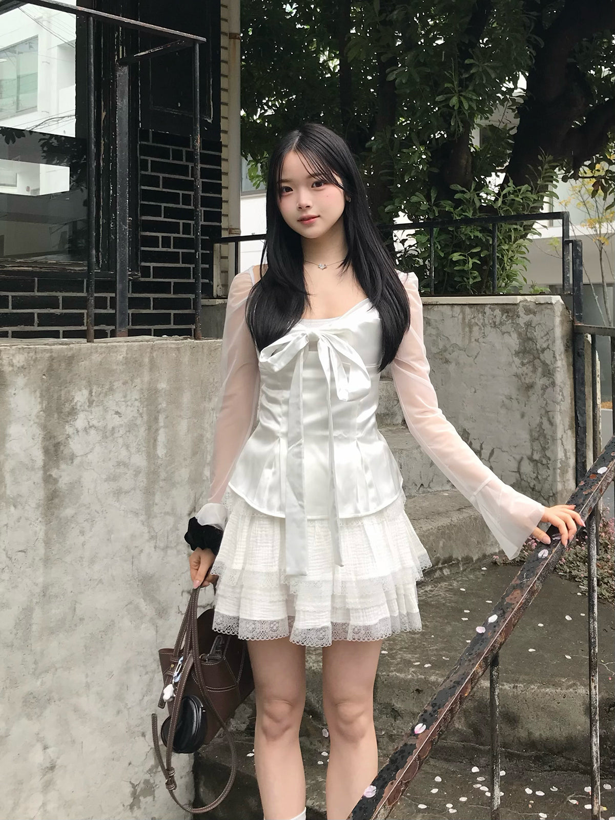 シアースリーブサテンリボンブラウス